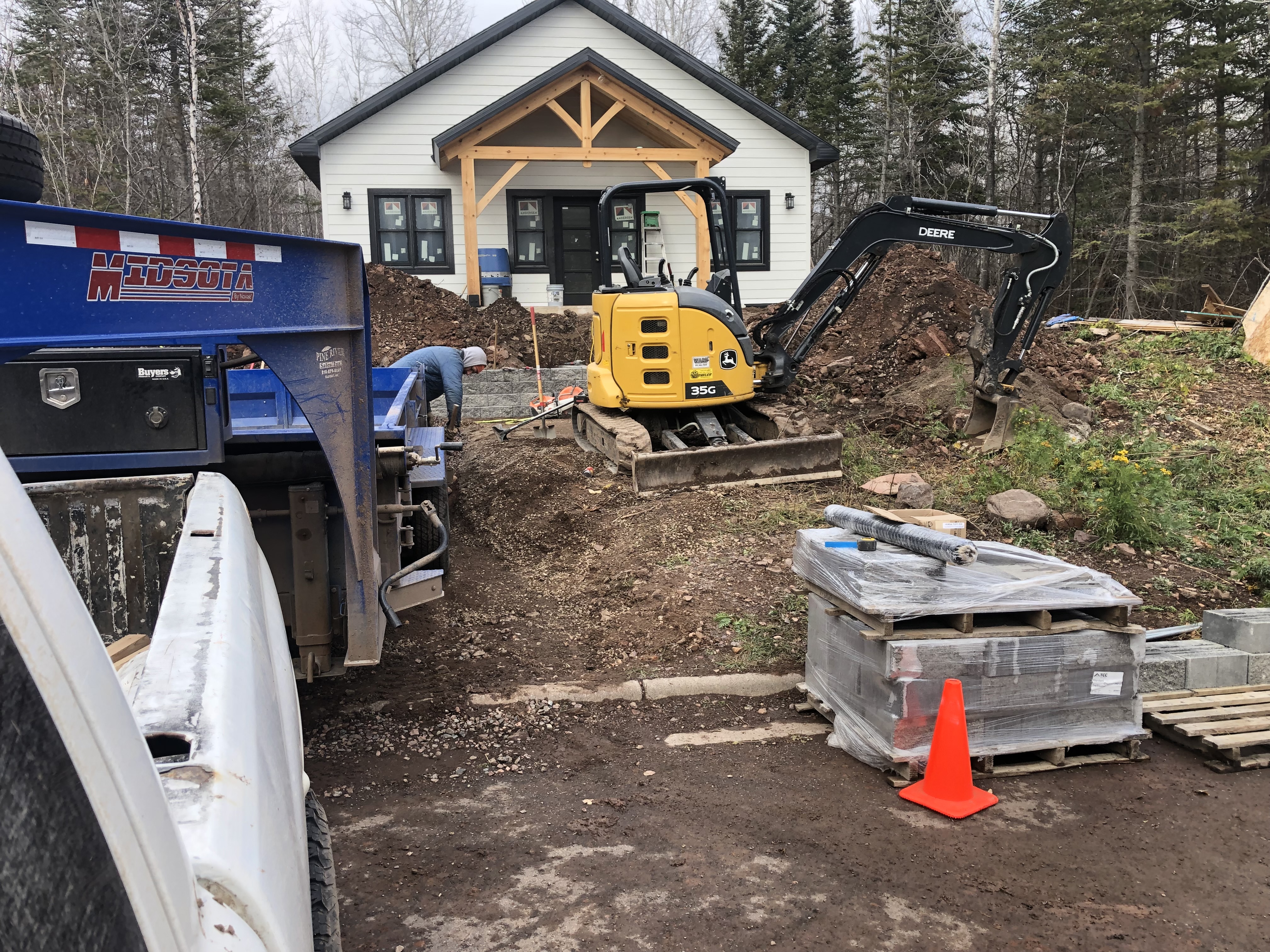 Stone retaining wall
