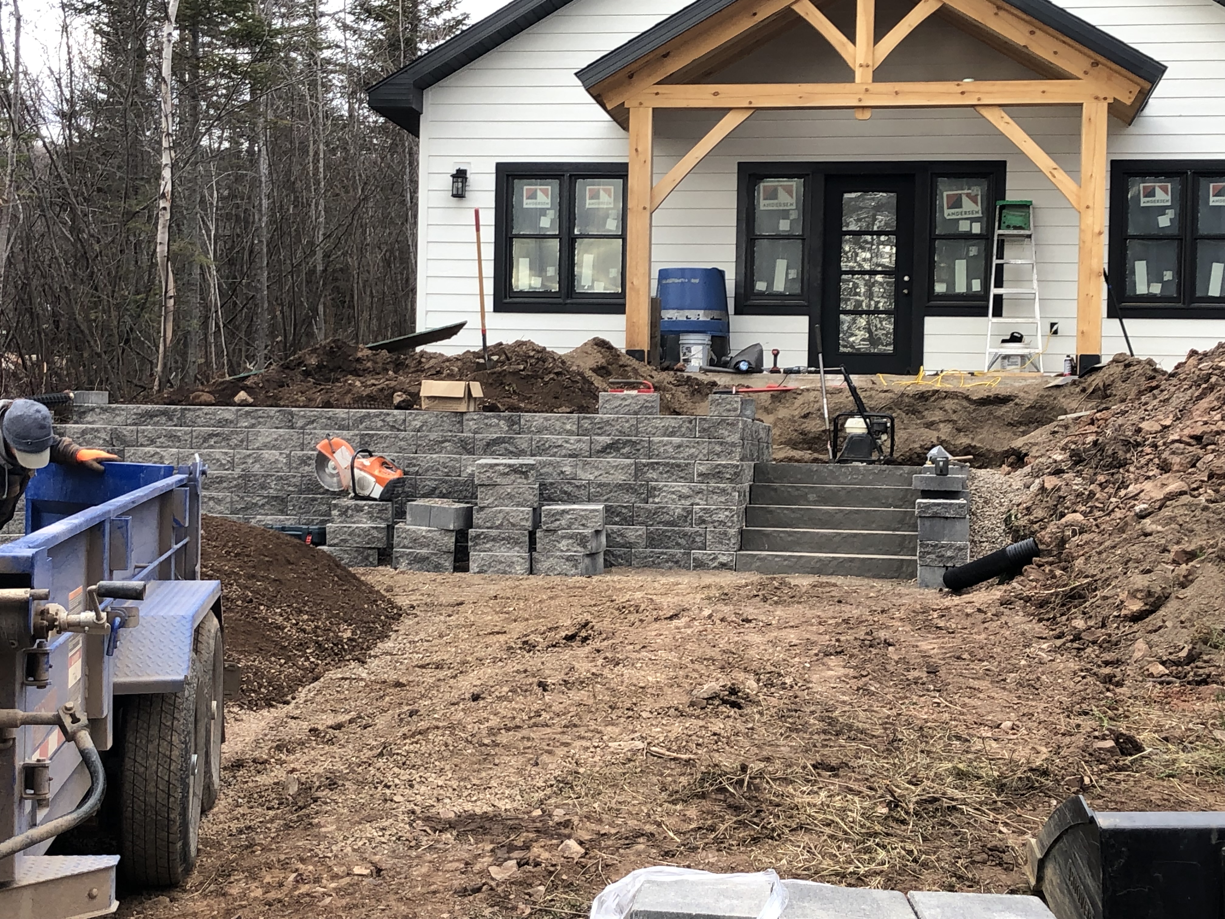 Landscape retaining wall